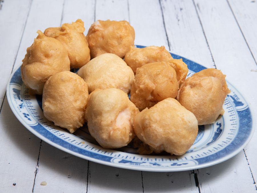 Buñuelos de Pollo Fritos con Salsa de Ostras