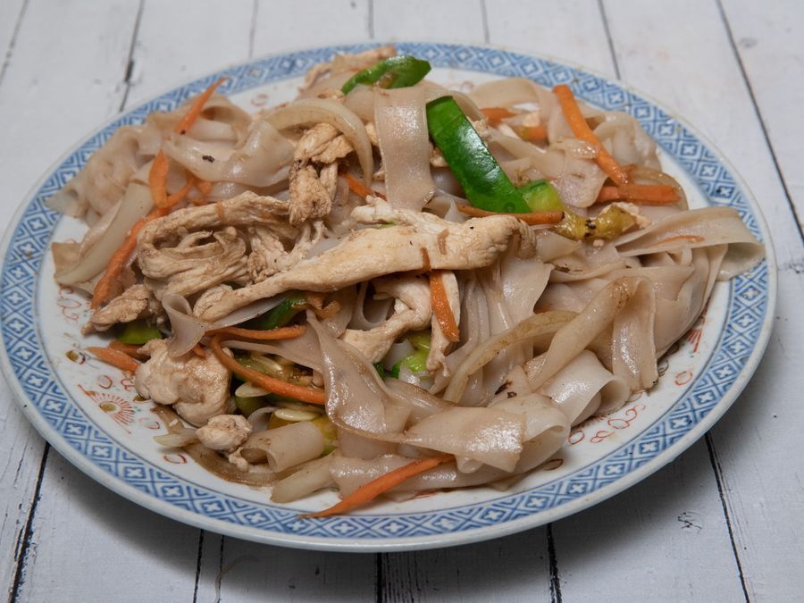 Fideos de Arroz Ancho con Pollo