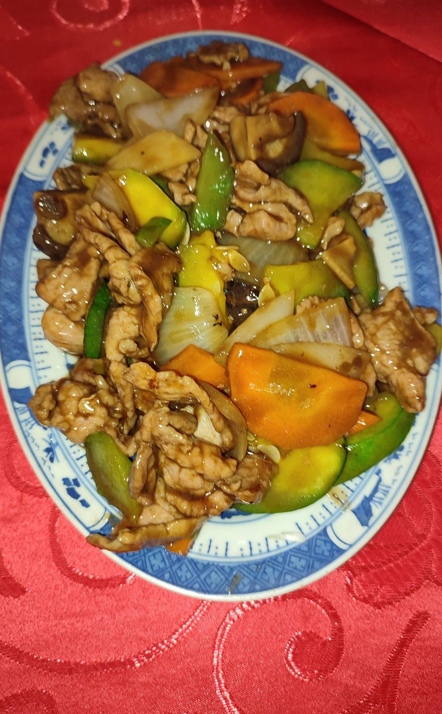 Pollo con Hongos y Bambú