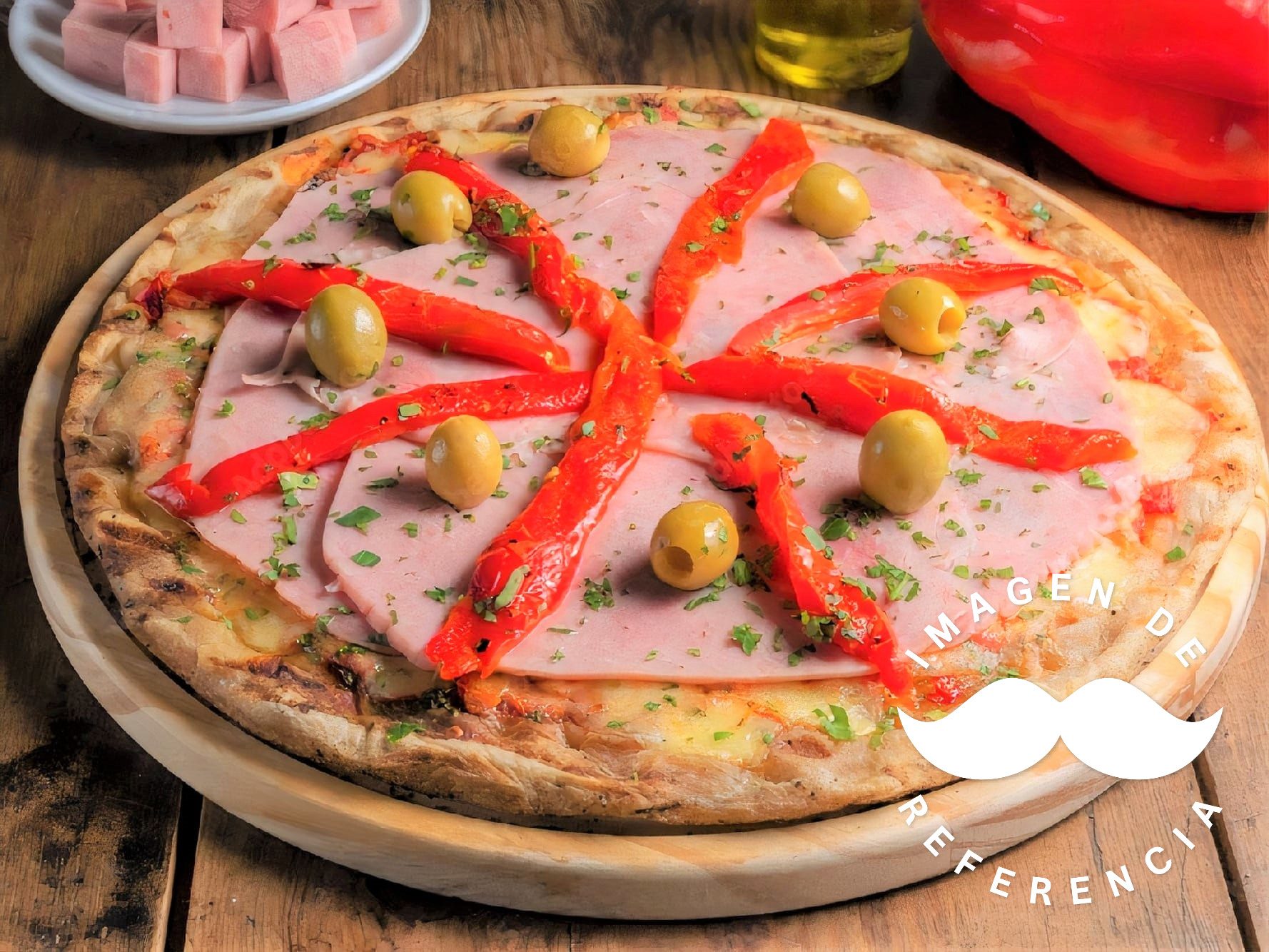 Pizza con jamón y morrón
